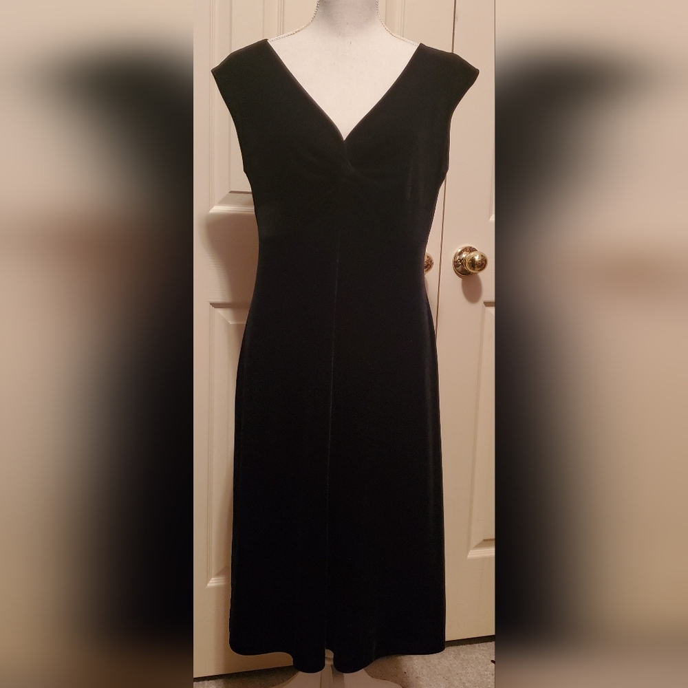 London Times Black Velvet Cocktail Dress Holiday Party NYE Double V Neck Size 10
